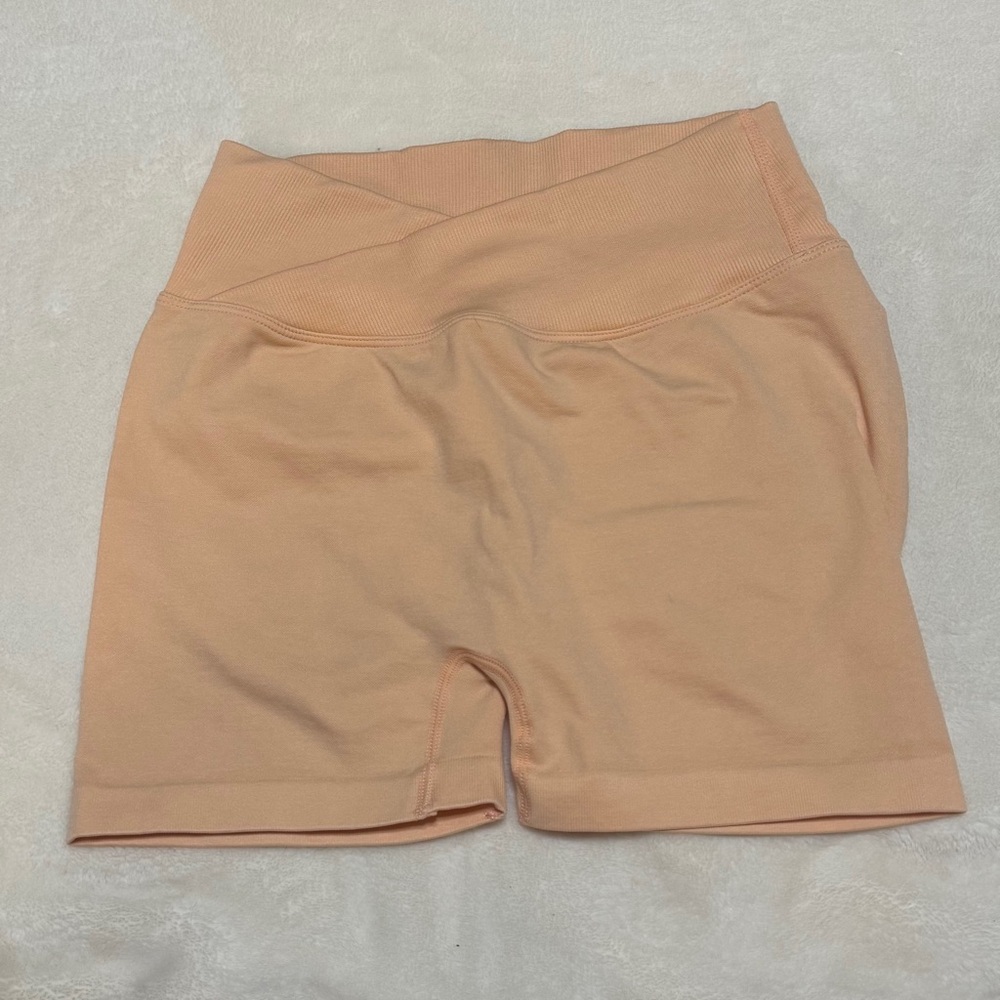 LIGHT ORANGE GYM SHORT